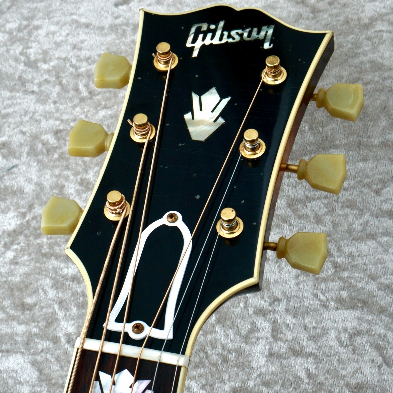 Gibson Custom Shop Murphy Lab 1957 SJ-200 Vintage Sunburst Light