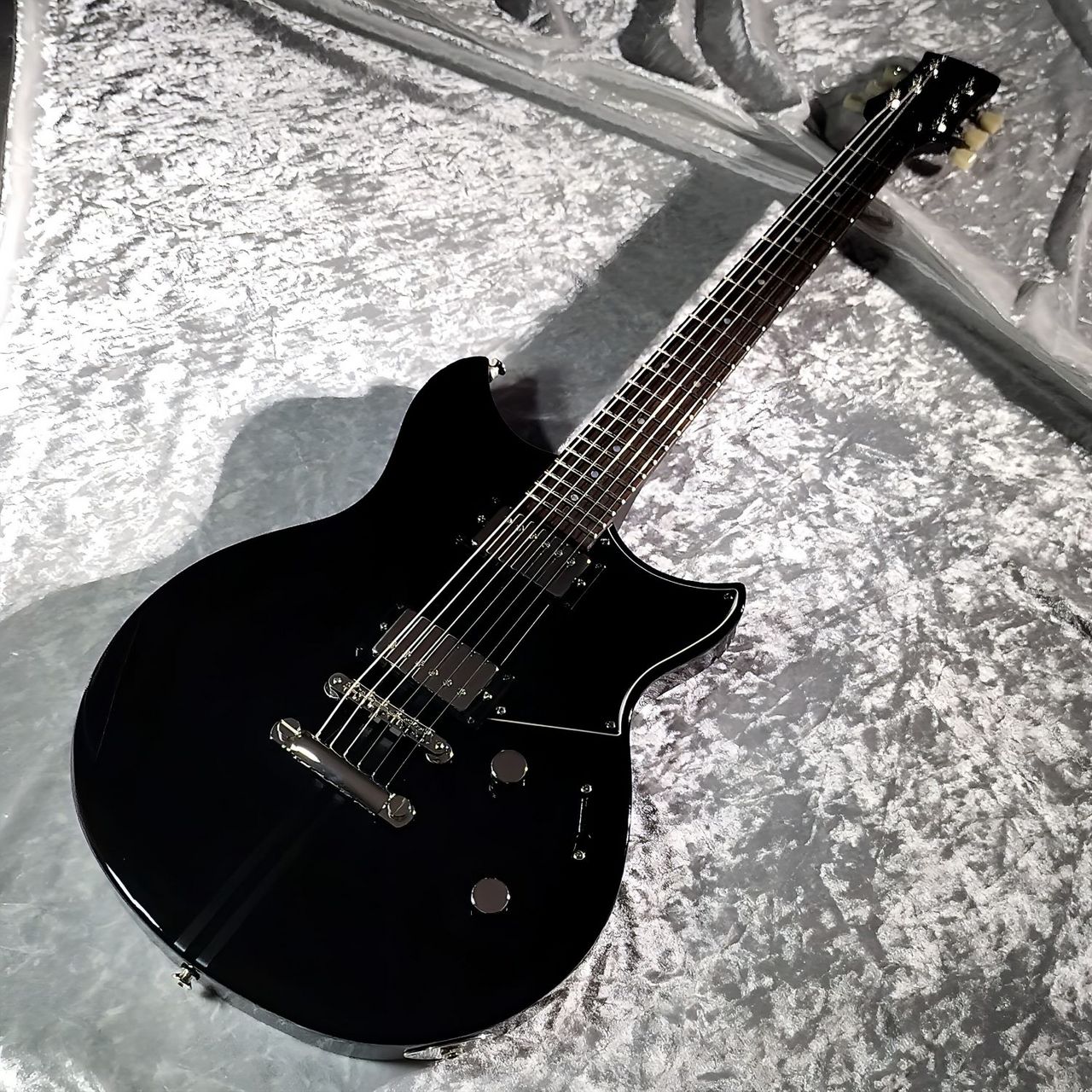 YAMAHA RSE20 Black REVSTAR エレキギター 【現物画像】（中古/送料