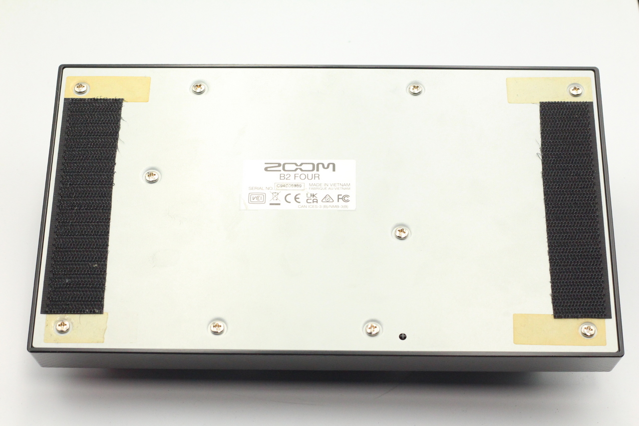 ZOOM B2 FOUR（中古）【楽器検索デジマート】