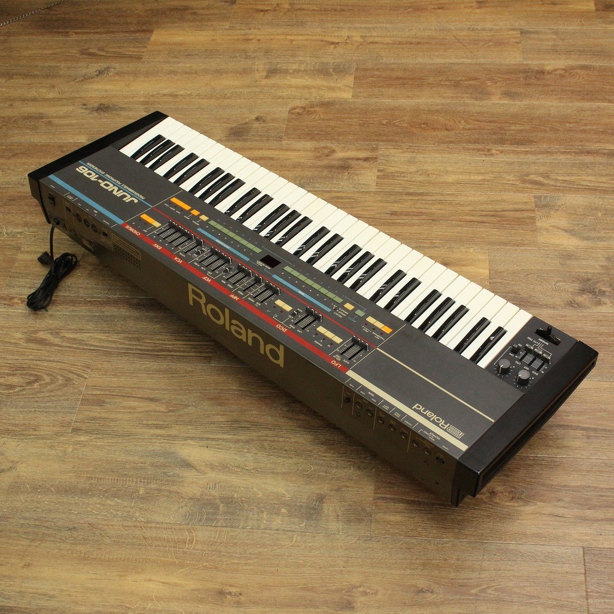 Roland JUNO-106 