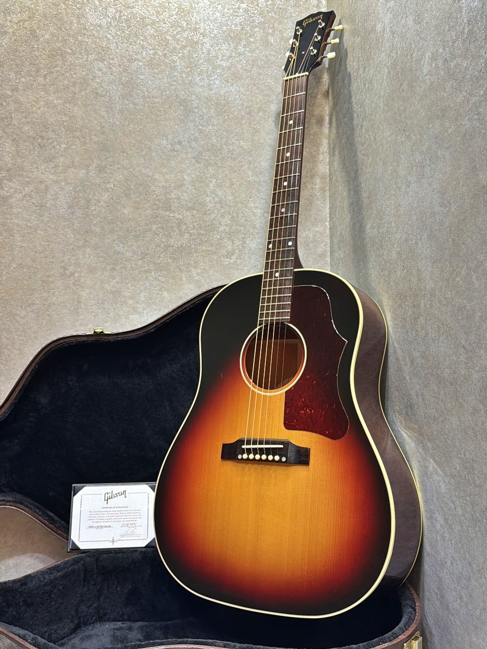 Gibson Custom Shop 【試奏動画あり】1950's J-45 Triburst Red Spruce