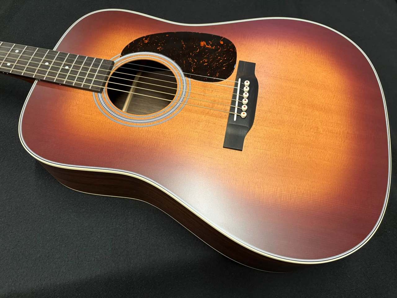 Martin D-28 Standard Satin Amberburst (2024年製・旧モデル)（新品