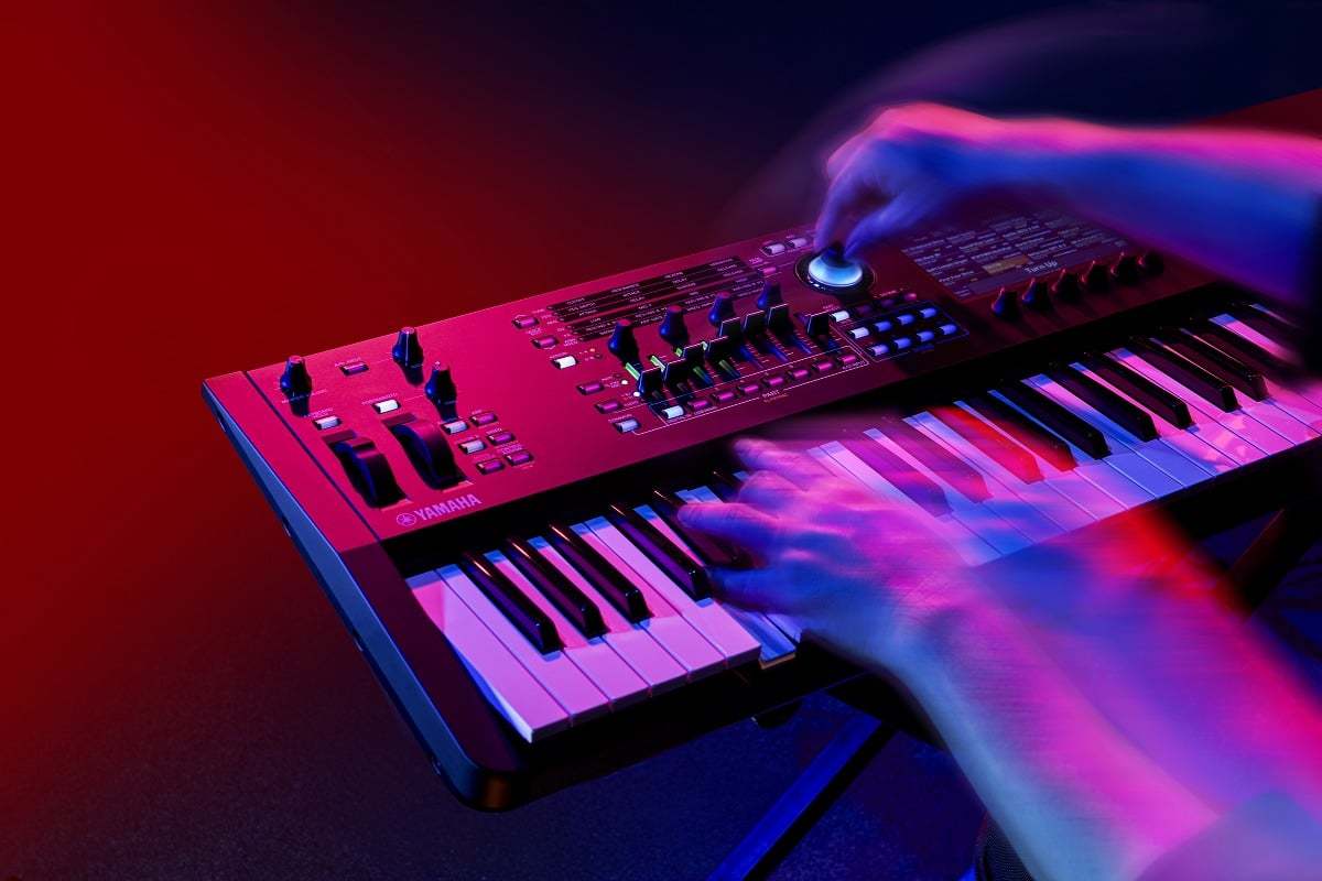 【新品同様】YAMAHA シンセサイザー MODX8+ ソフトケース ペダル付き YAMAHA / MODX8+【フットスイッチ(FC5)セット！】88鍵