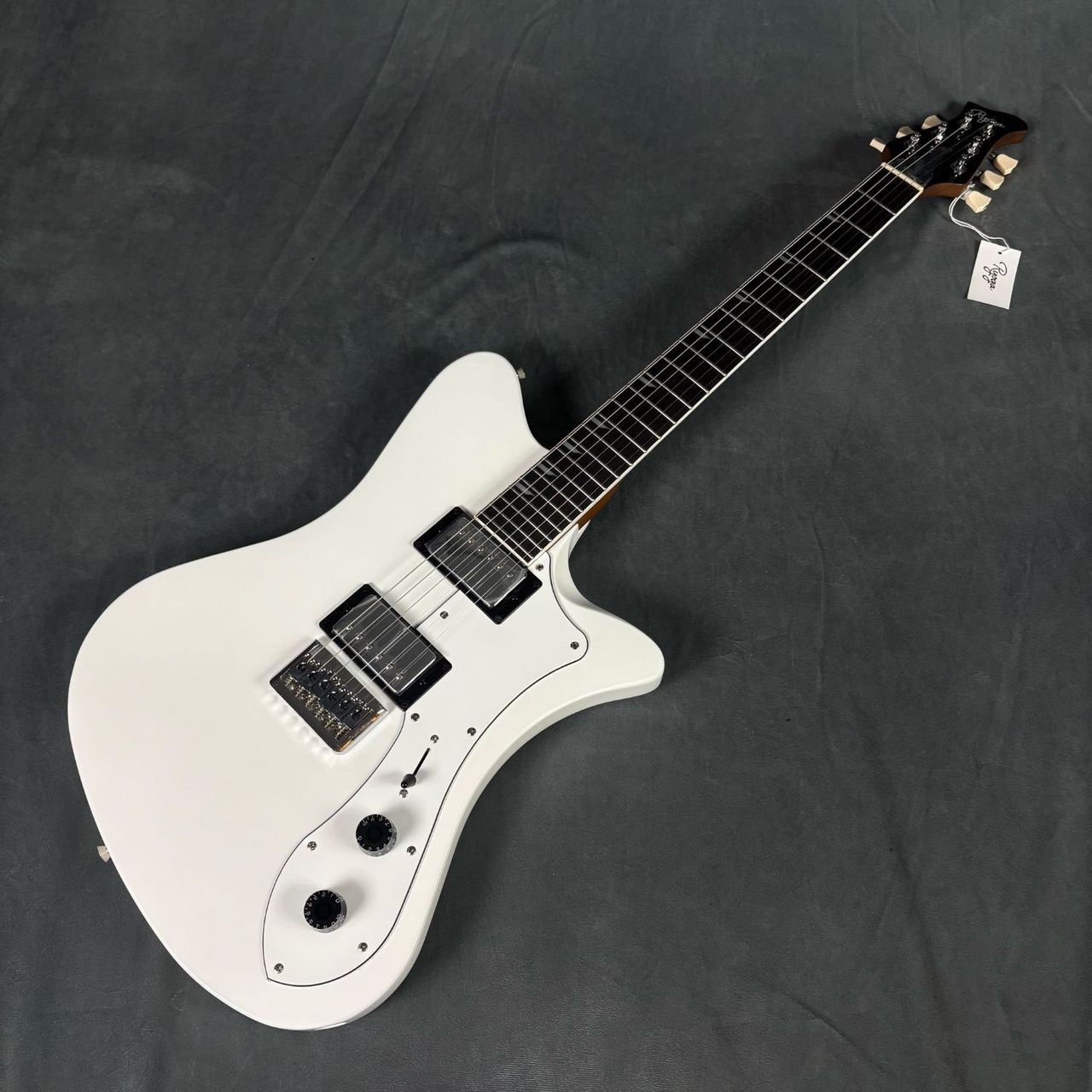 ホワイト エレキギター RYOGA ⚠️1部ジャンク⚠️ Ryoga HORNET White エレキギター ハムバッカー ベイクド