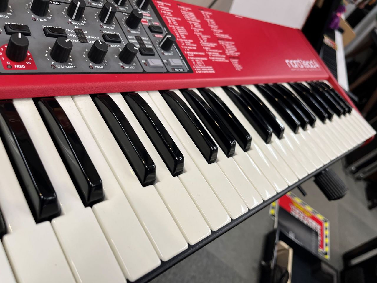 CLAVIA NORD LEAD 4【中古】【汎用ハードケース付】（中古）【楽器検索