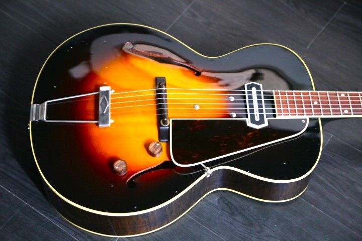 週末限定価格　ATC150CC 　ES-150タイプ　チャーリー・クリスチャン Archtop Tribute Custom ATC150CC Charlie Christian PU 新春セール