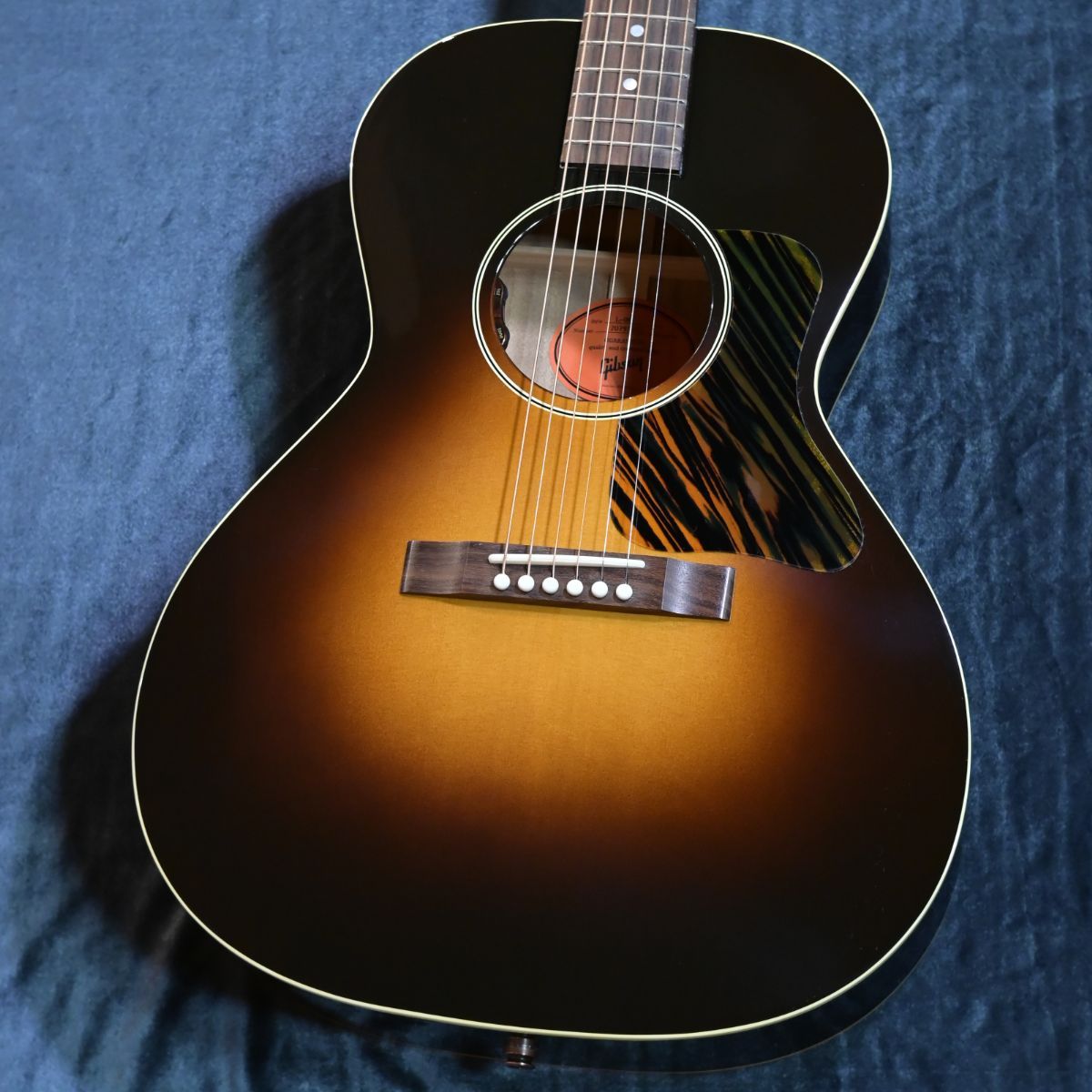 Gibson アコースティックギター サンバースト Gibson Custom Shop、サンバースト 系のアコースティックギター