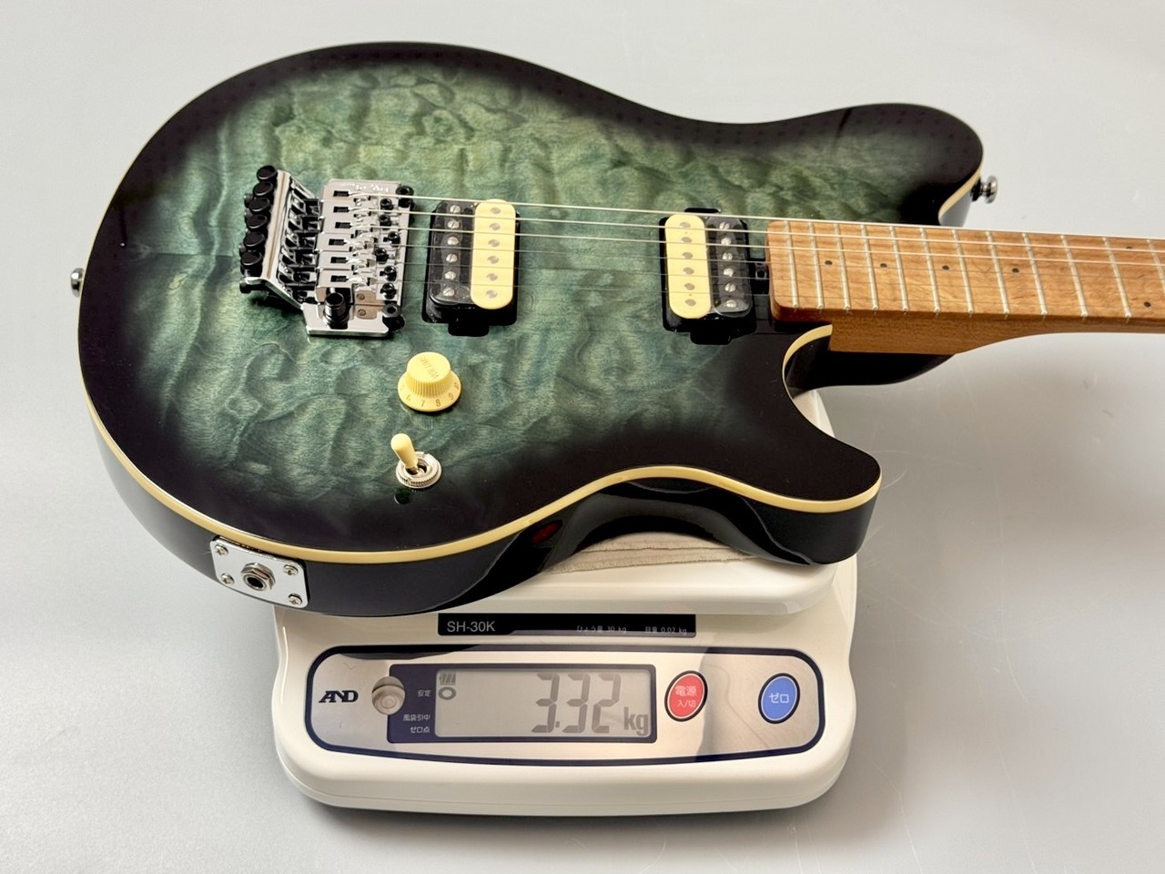 Sterling by MUSIC MAN 【美麗!キルトメイプルTOP!】AXIS AX50QM-YUB
