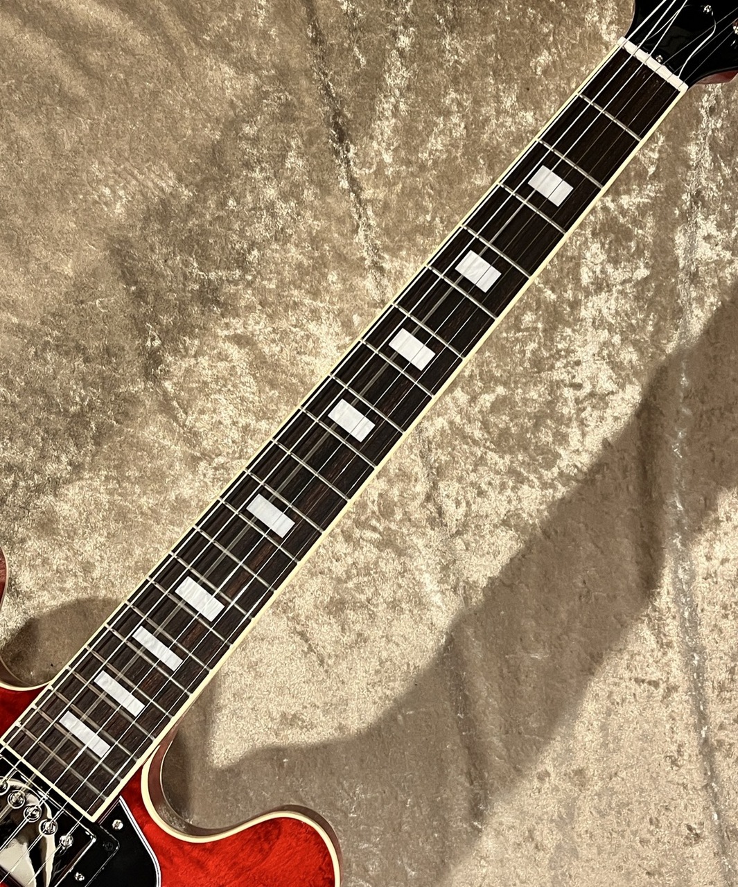 Gibson 【NEW】 ES-335 Figured Sixties Cherry sn221650334