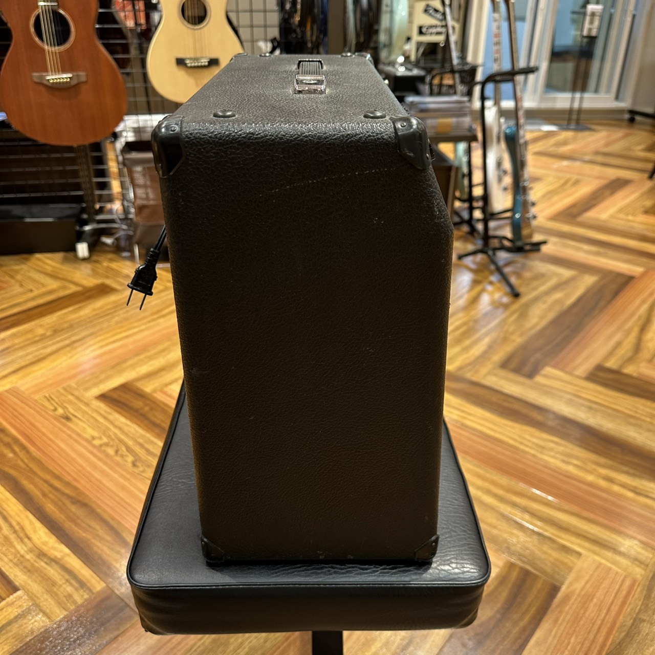 YAMAHA J-15 ベース用アンプ YAMAHA J-15 (1) : 長田(猫舌)のblog