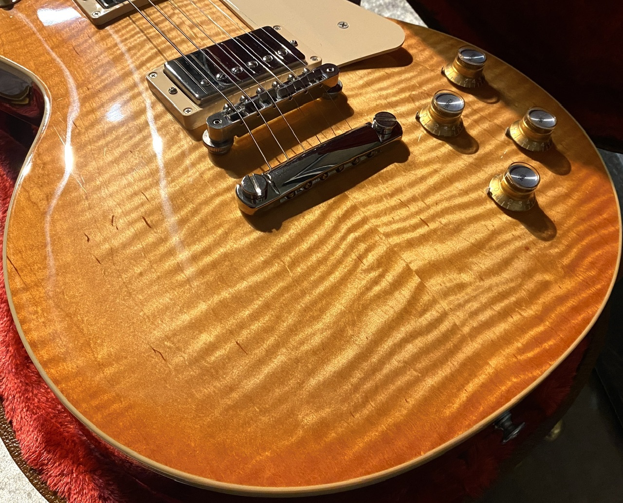 Gibson 【色抜け、パーツくすみ特価!】【虎杢爆発!!】Les Paul