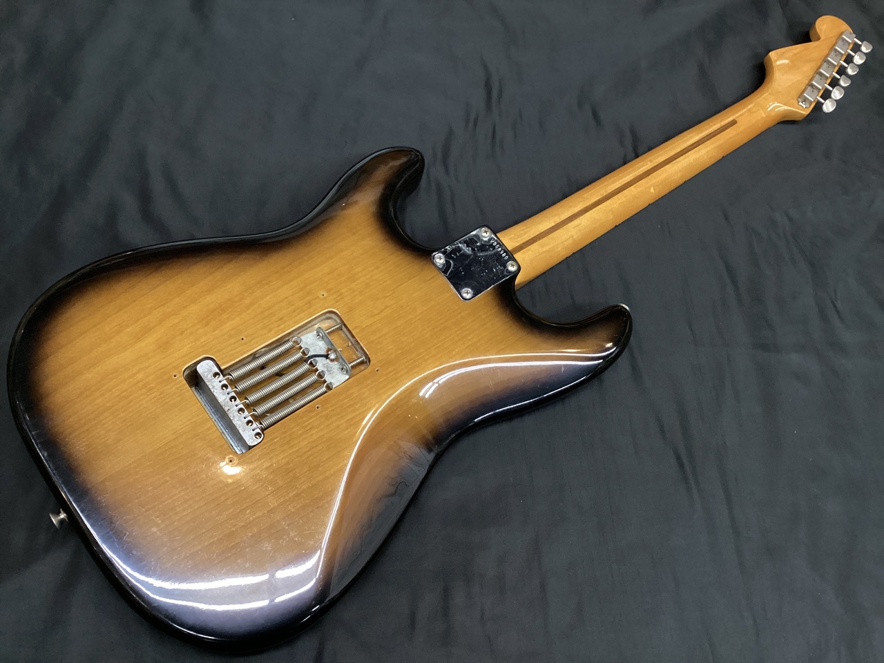 Fender USA American Vintage 57 Stratocaster 2-Color Sunburst Fender USA American Vintage 57 Stratocaster 2-Color Sunburst