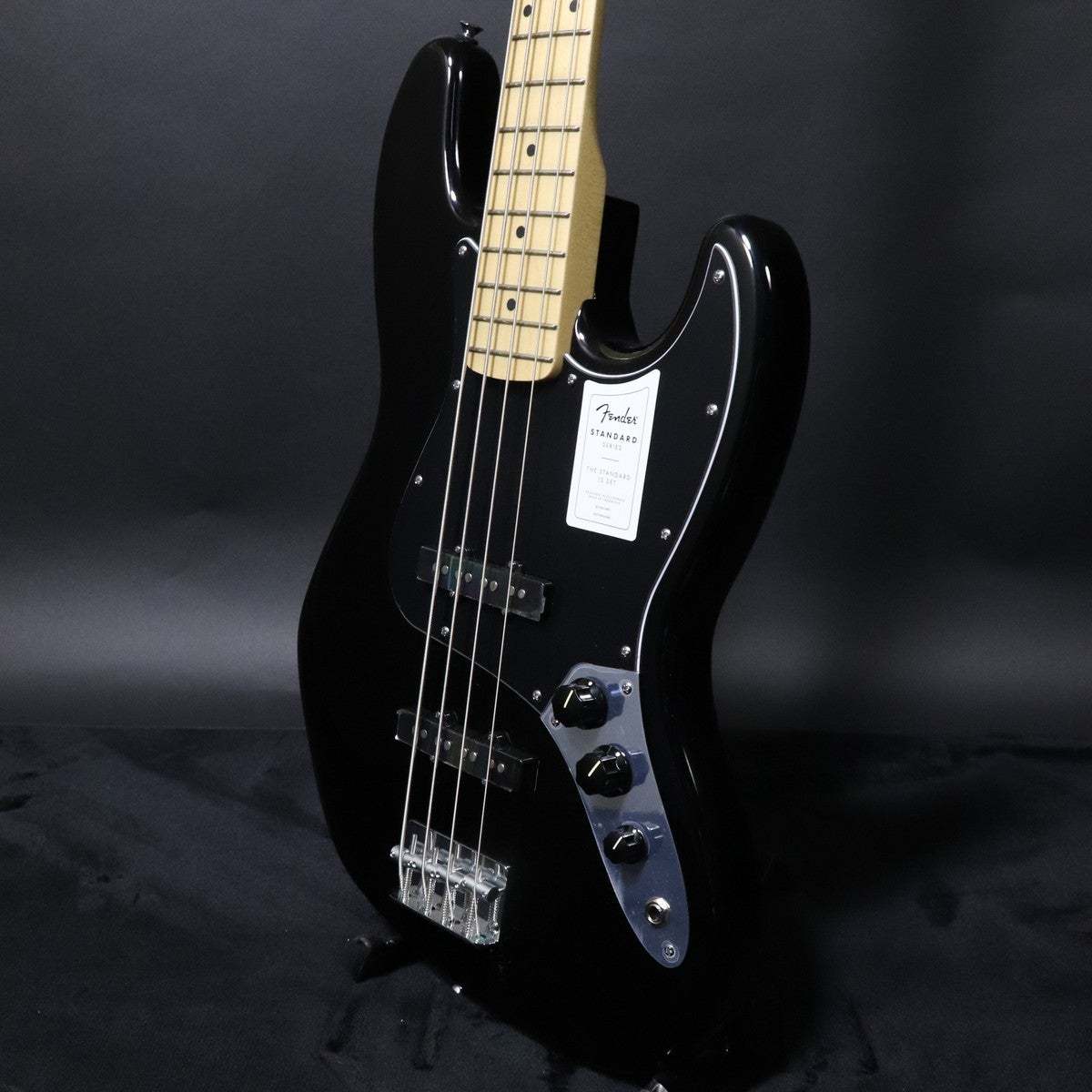 Fender Standard Jazz Bass Maple Fingerboard Black Pickguard Black