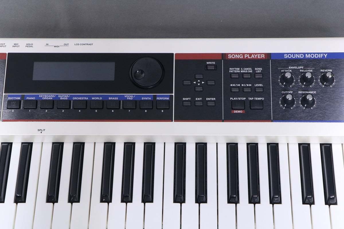 Roland JUNO-Di ホワイト 徹底的に「ホワイト」！｜Roland人気シンセサイザーJUNO-DSに新