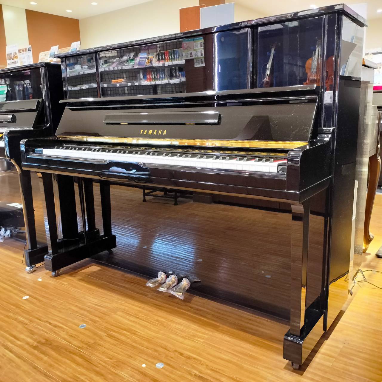 高感度ショップで2023年売れたブランド YAMAHA ヤマハ 中古 UX10BL アップライトピアノ X支柱モデル 鍵盤楽器