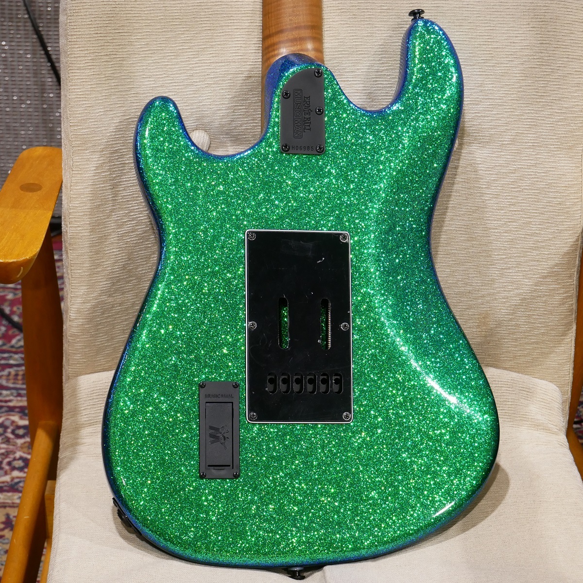 期間限定！MUSIC MAN Cutlass HT SSS ほぼ新品 Ernie Ball Music Man Cutlass HT SSS Guitar with MONO Bag Dark Rainbow