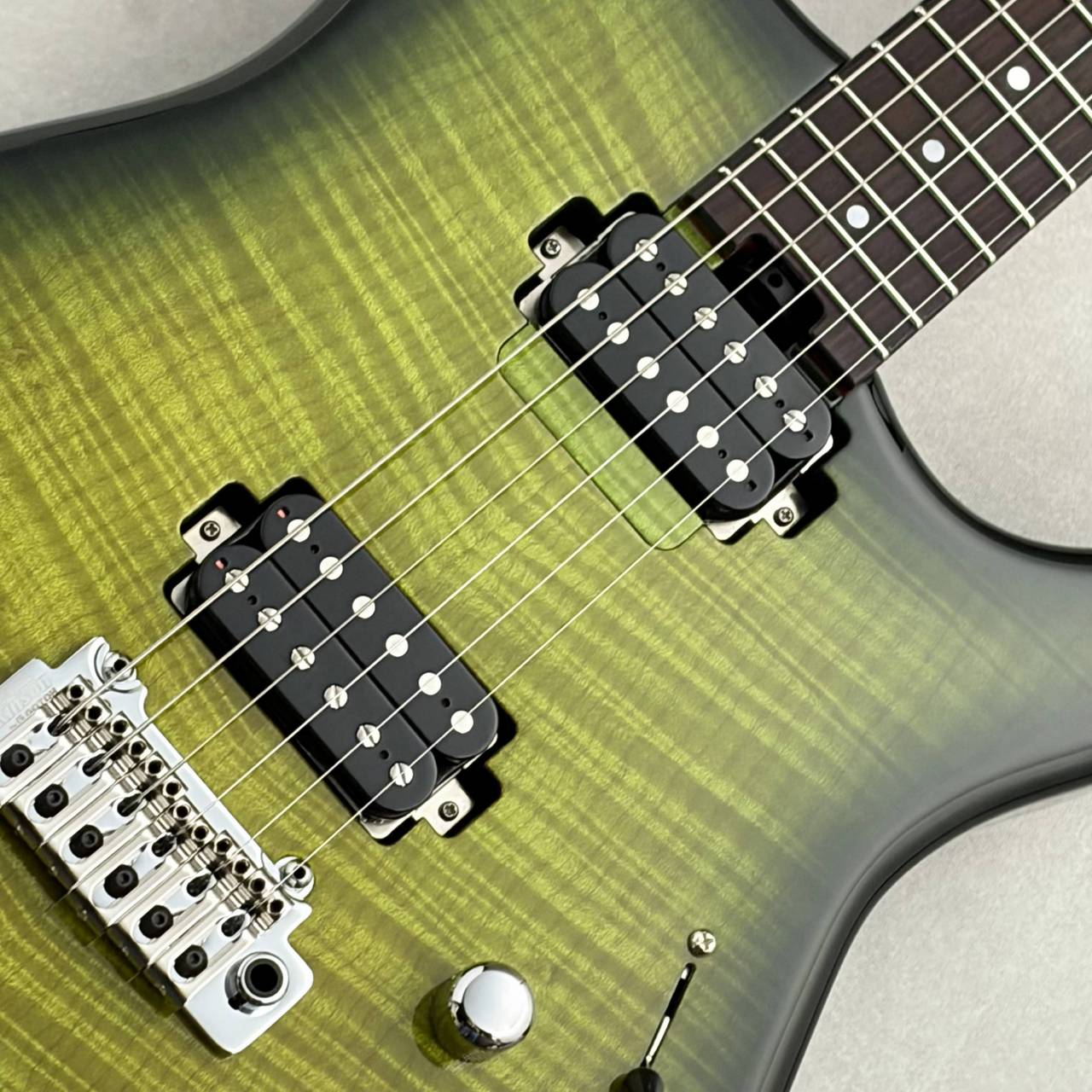 Kz Guitar Works Kz Versa 2H5 Flamed Maple Top -Lime Green Burst