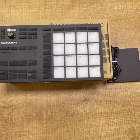 NATIVE INSTRUMENTS MASCHINE MIKRO(トランスファー済)