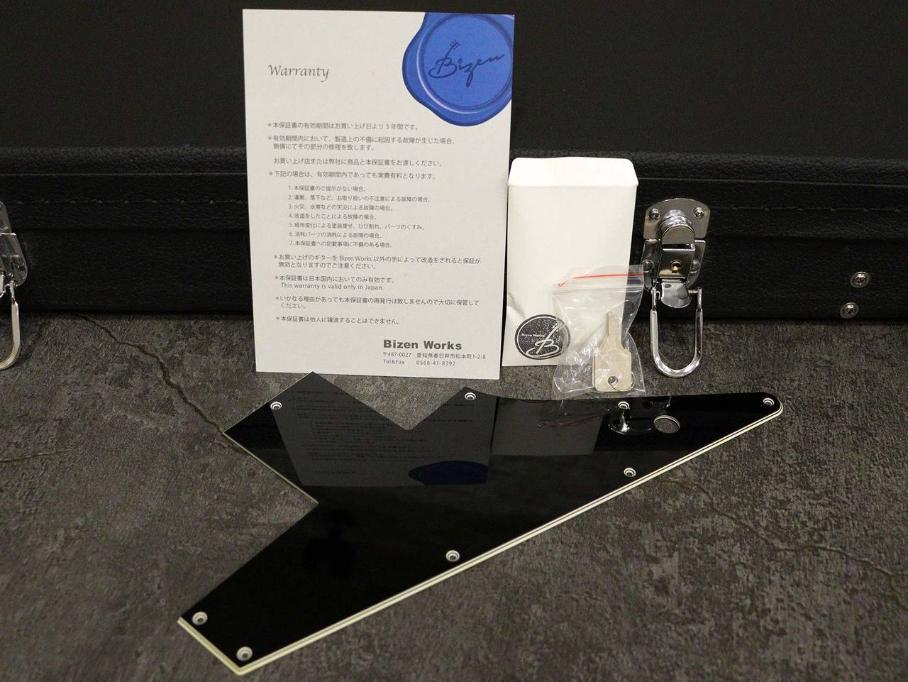 【貴重】ビートルズ DenCraft製 木製オーバルフレーム モノクロ写真付き 貴重】ビートルズ DenCraft製 木製オーバルフレーム モノクロ