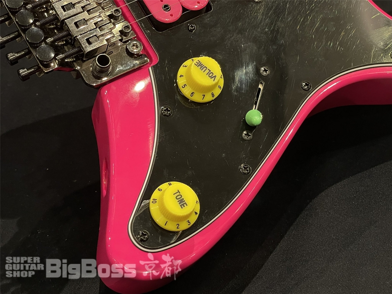 Traveler Guitar Vaibrant Deluxe V88X / Hot Pink（中古/送料無料