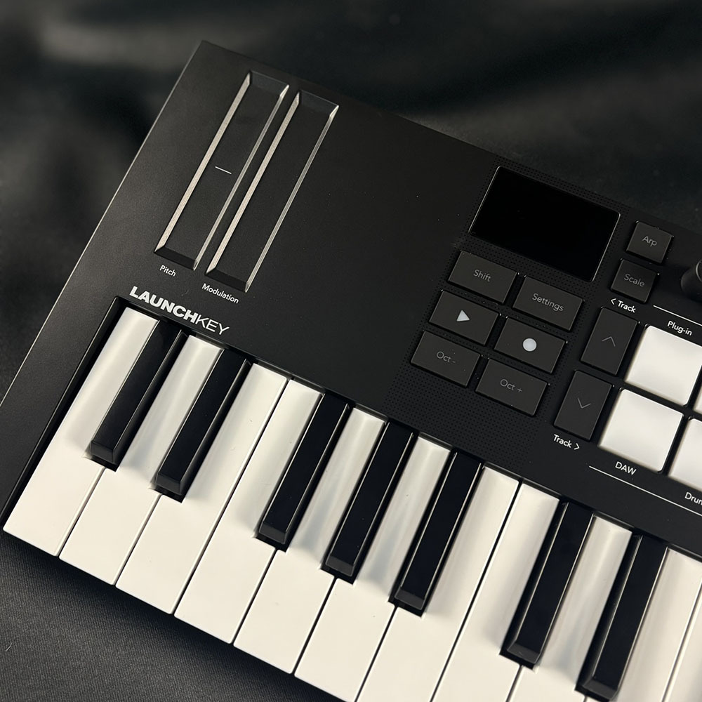 Novation Launchkey Mini 37 MK4（中古）【楽器検索デジマート】