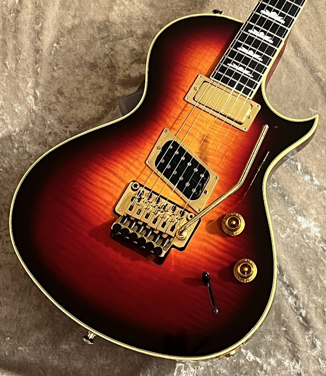 Gibson／NightHawk カスタムショップ製　激レア　ギブソン　94年製 Gibson／NightHawk カスタムショップ製 激レア ギブソン 94年製