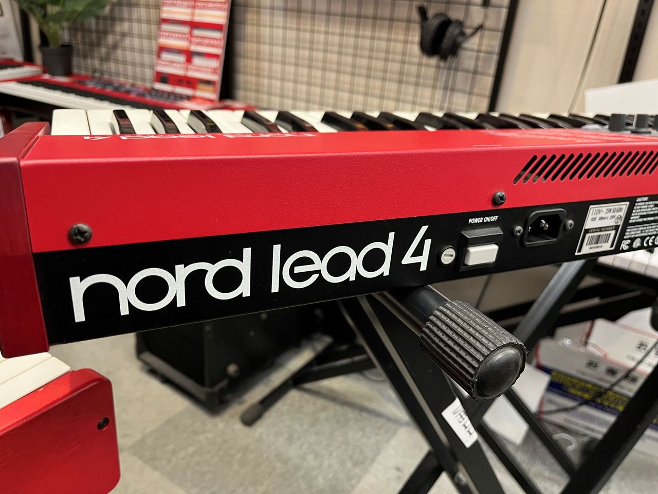 CLAVIA NORD LEAD 4【中古】【汎用ハードケース付】（中古）【楽器検索