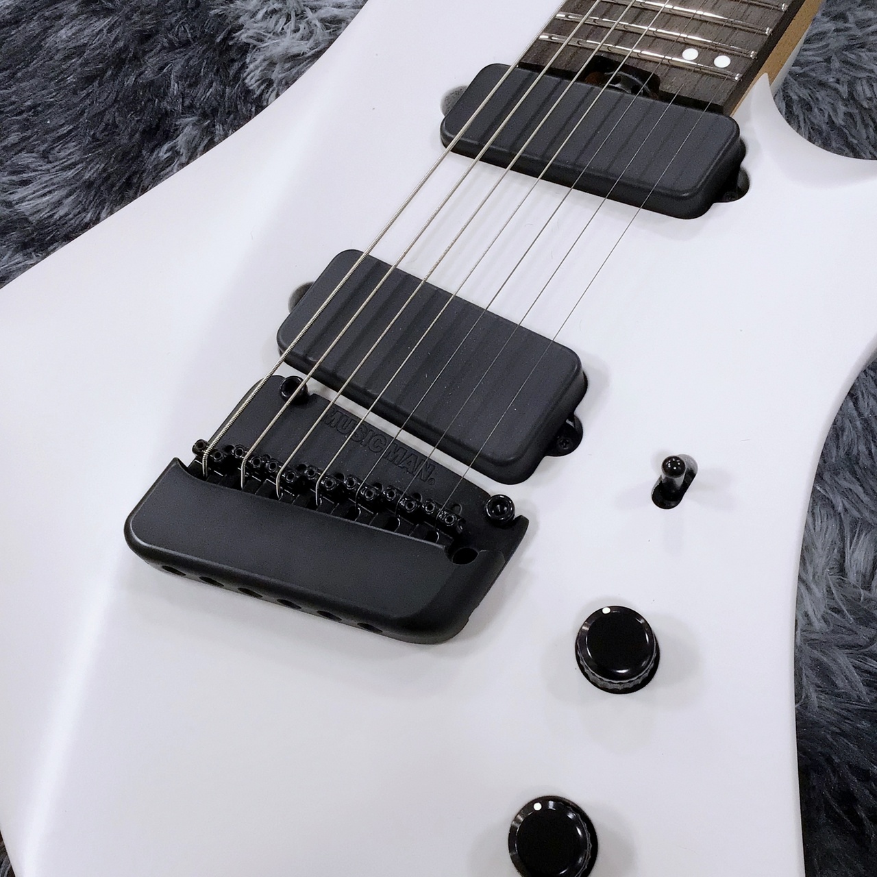 MUSIC MAN Kaizen 7 Chalk White 【特価】（新品特価/送料無料）【楽器