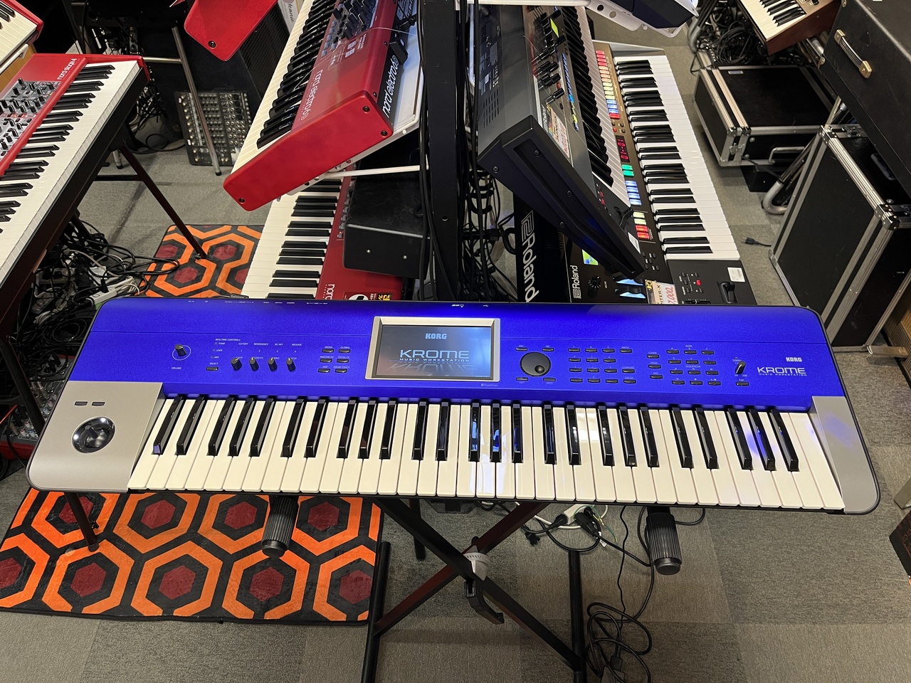 KORG KROME 61-BL【中古品】（中古）【楽器検索デジマート】