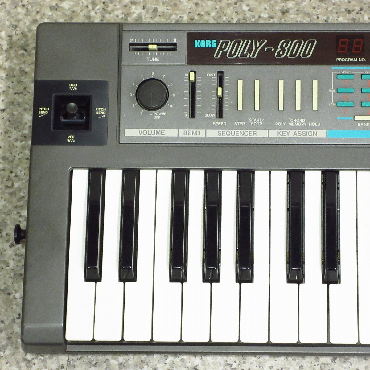 KORG POLY-800 