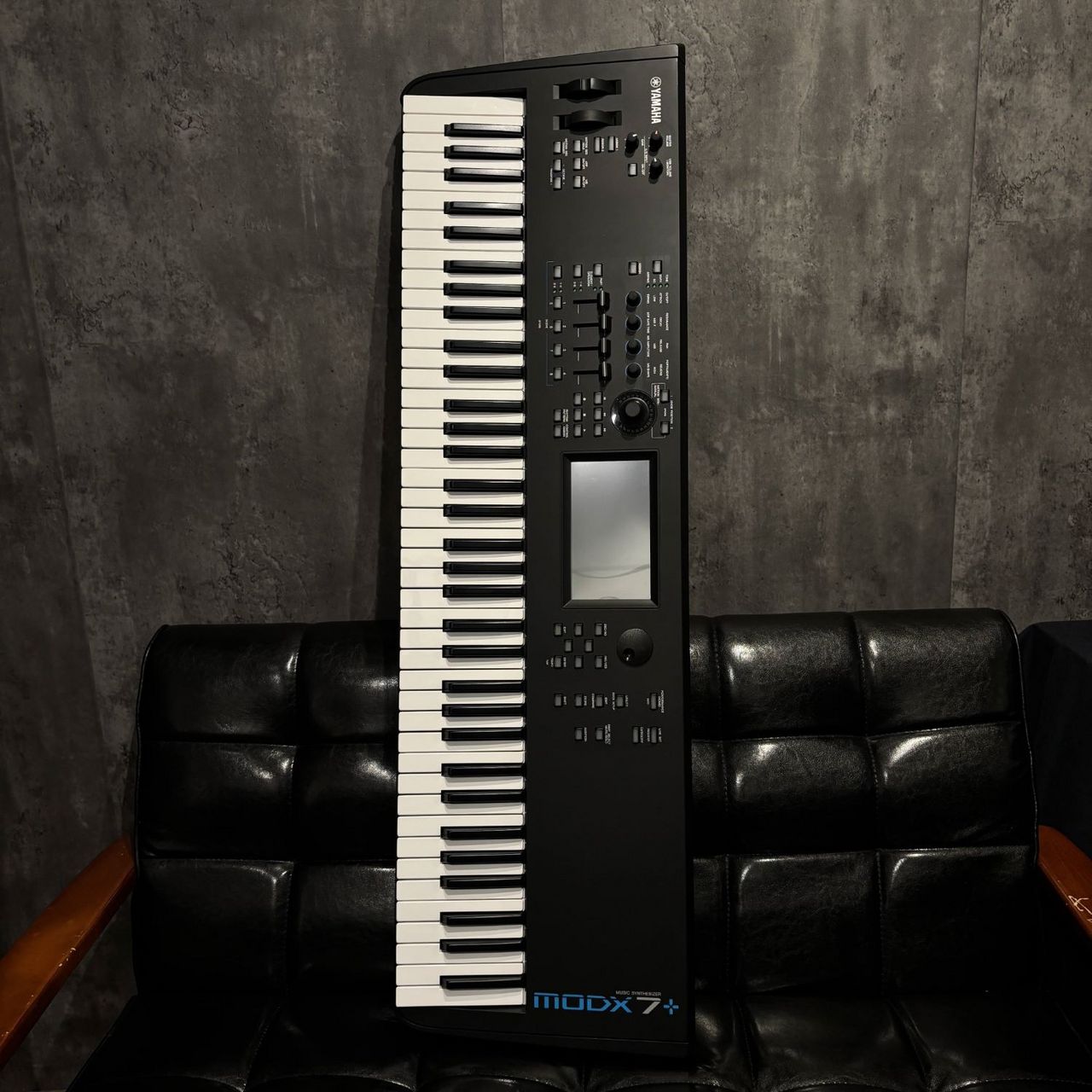 YAMAHA MODX7+ (純正ソフトケース付属) 76鍵盤（中古/送料無料）【楽器