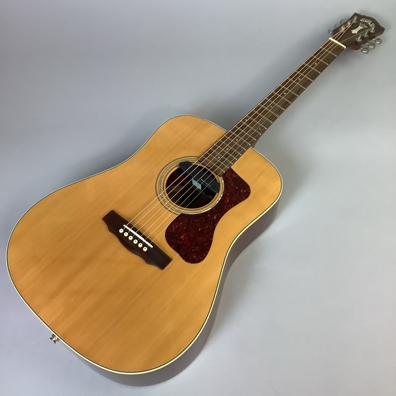Guild D-140 iRig Acoustic Stageマイク付他のシリーズとは違います 