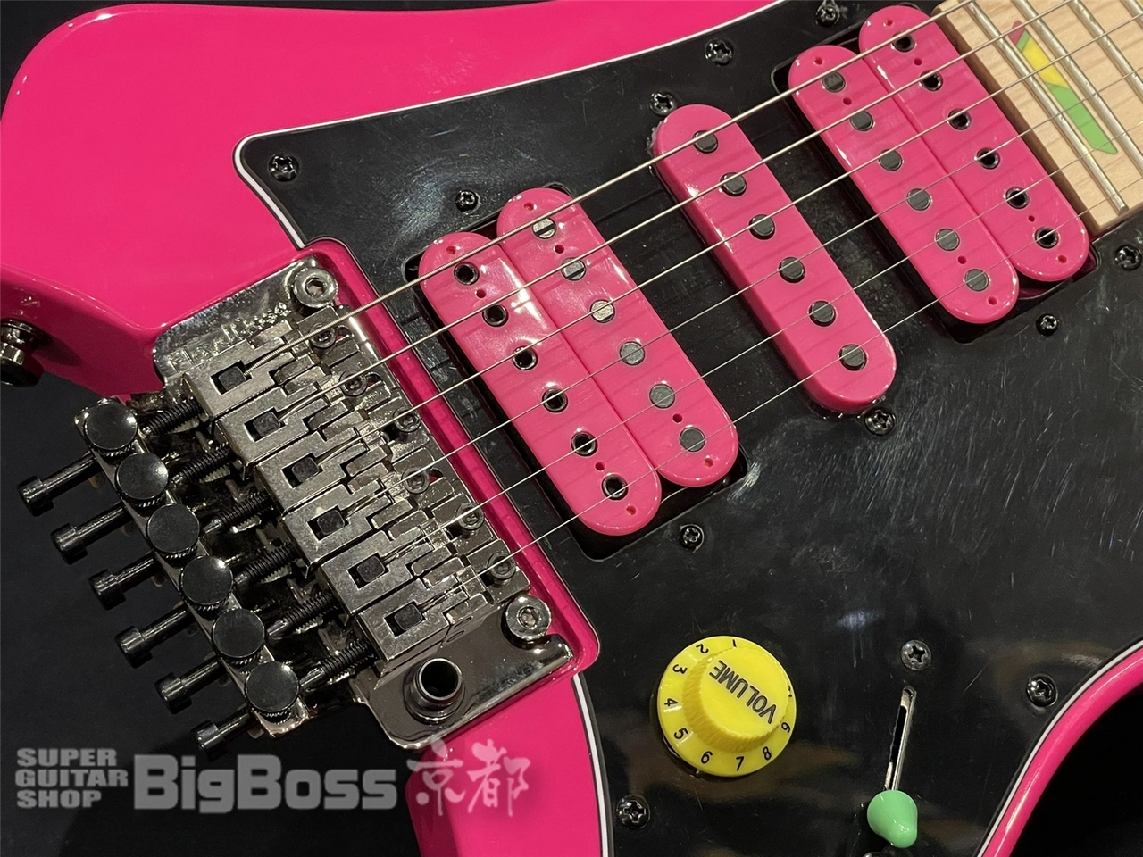 Traveler Guitar Vaibrant Deluxe V88X / Hot Pink（中古/送料無料