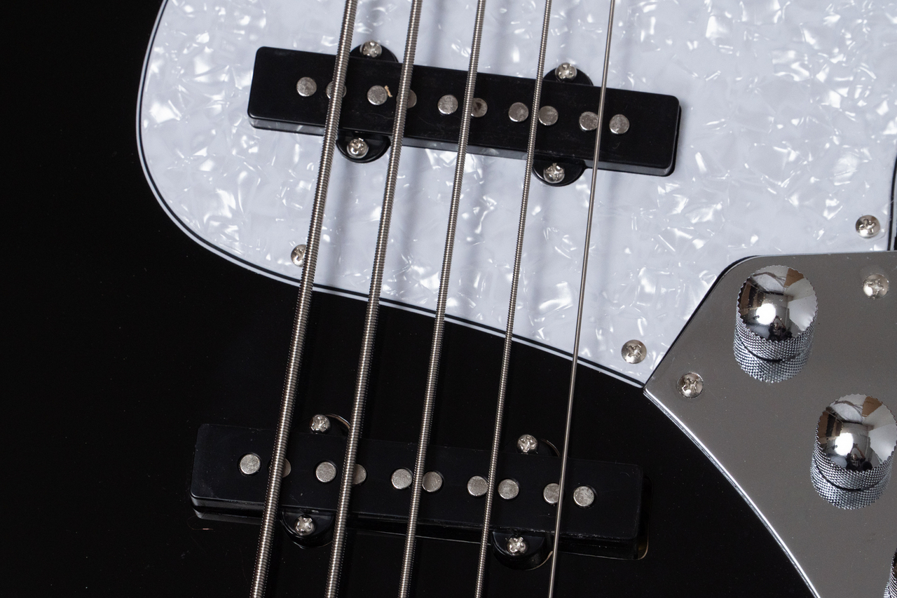 woofy basses ONE series Cavalier 5 Black（新品/送料無料）【楽器