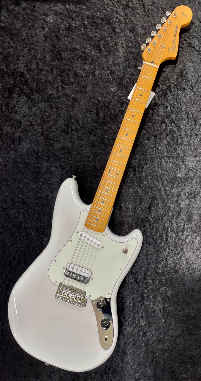 Fender Made in Japan Limited Cyclone Maple Fingerboard White