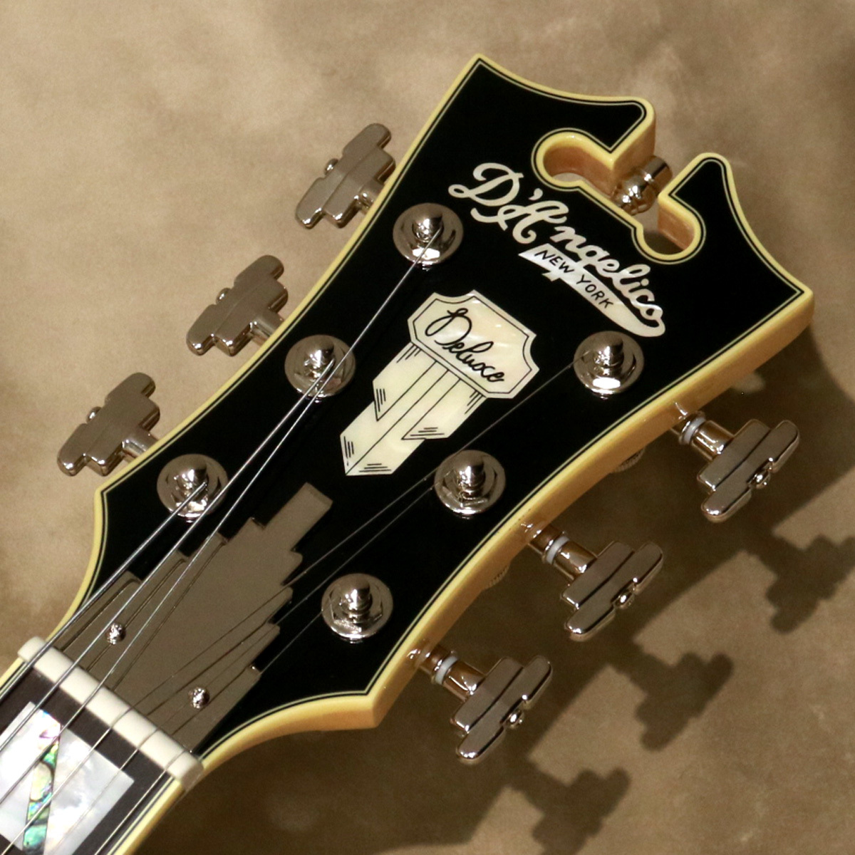 D'Angelico Deluxe Series Deluxe Brighton Desert Gold（新品