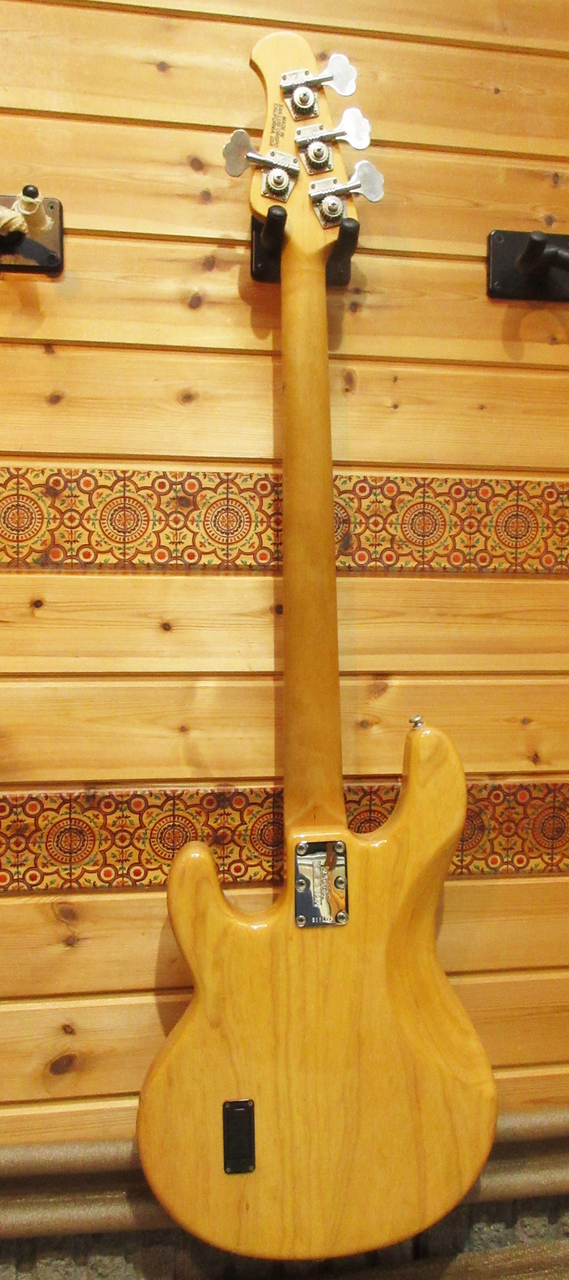 MUSIC MAN StingRay 【USA 2002年製】（中古）【楽器検索