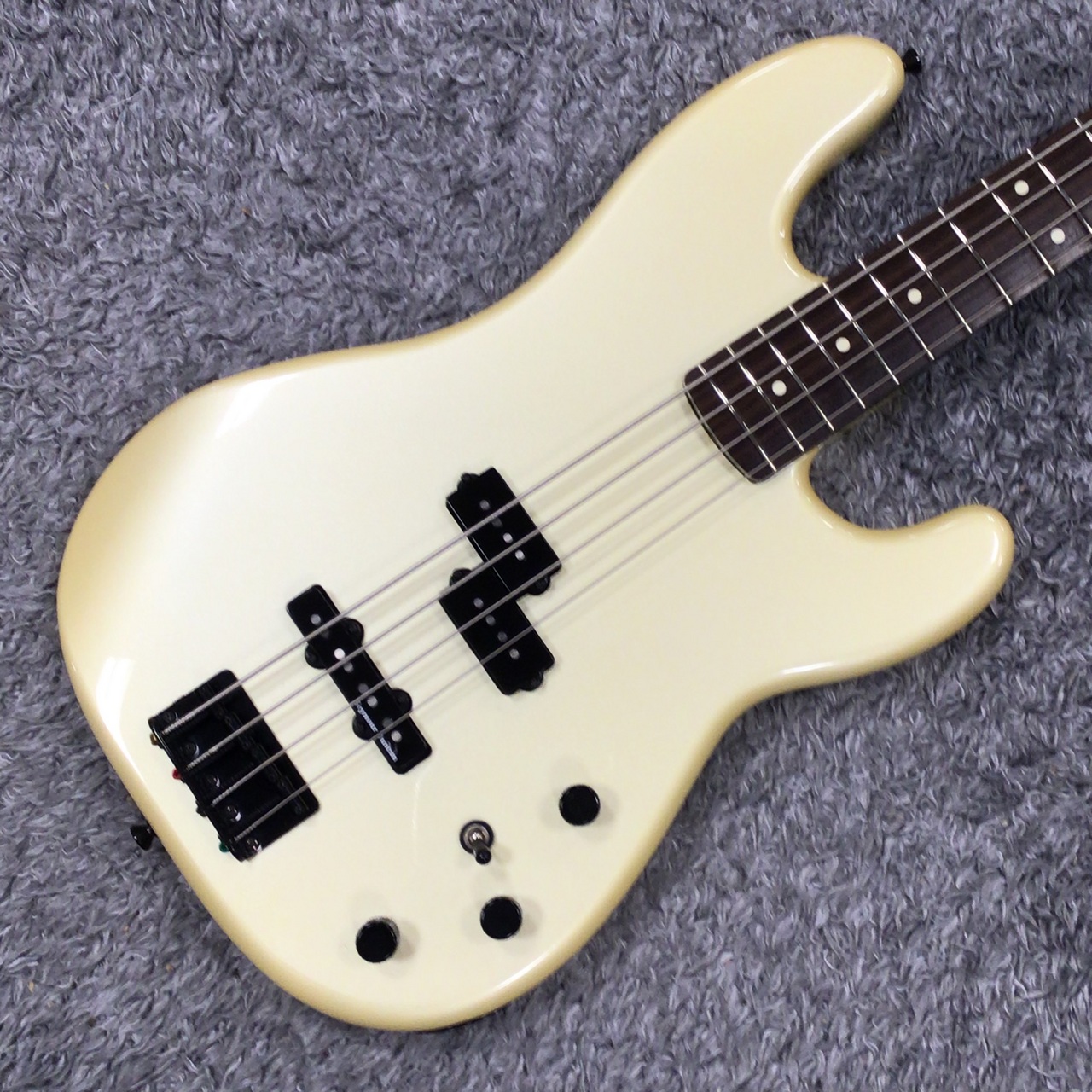 Fender Duff McKagan Precision Bass Pearl White【中古品】【2017年製