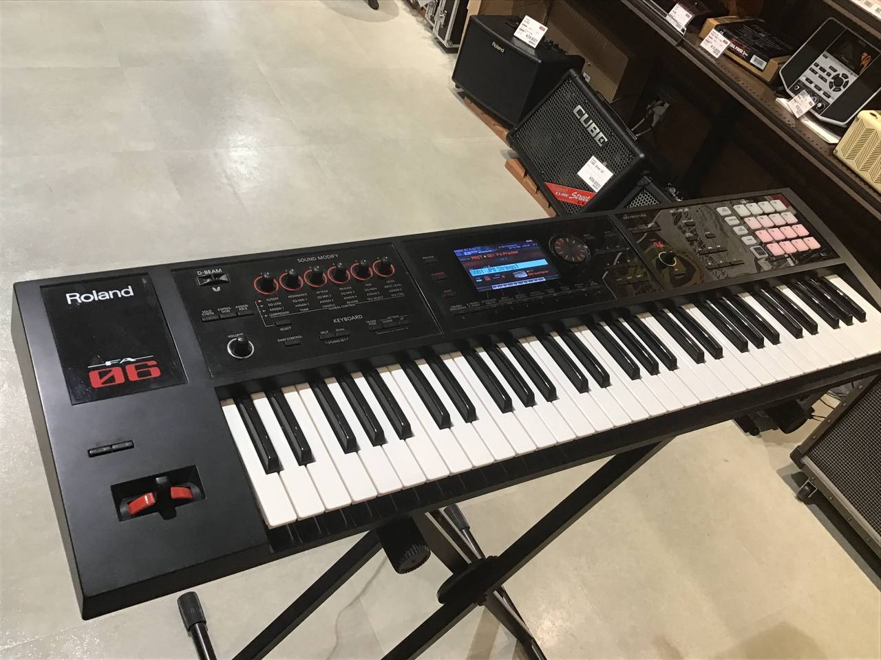 Roland FA-06（中古）【楽器検索デジマート】