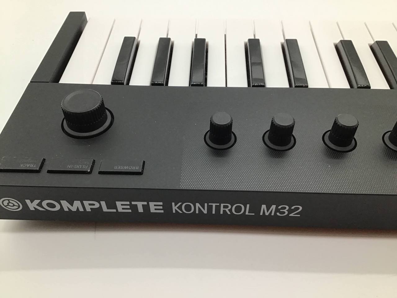 中古 KOMPLETE KONTROL M32 rivin 中古 KOMPLETE KONTROL M32 rivin