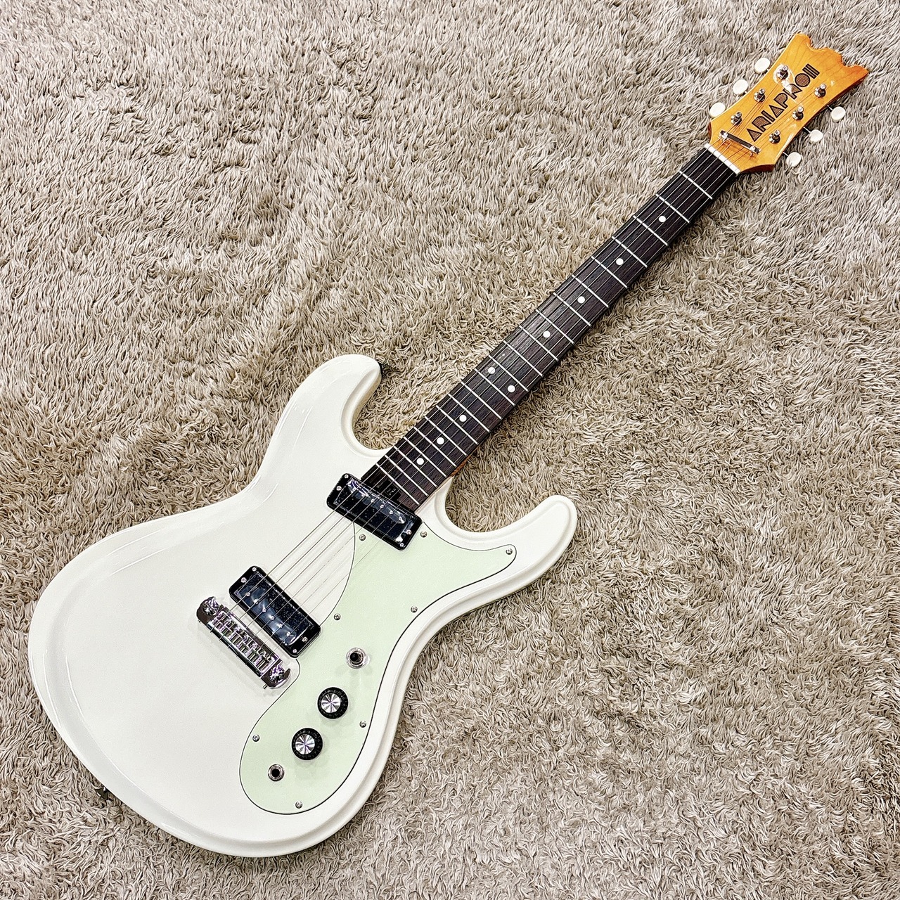 Aria Retro Classics エレキギター ホワイト Aria Retro Classics エレキギター ホワイト Aria Retro