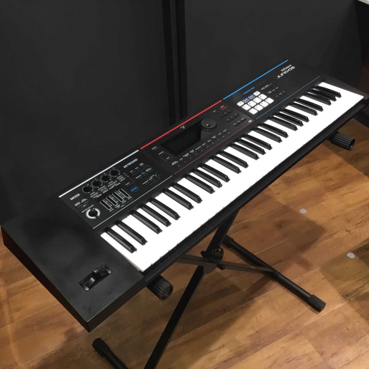 Roland JUNO-DS61 (ブラック) 61鍵盤JUNODS61（B級特価/送料無料）【楽器検索デジマート】