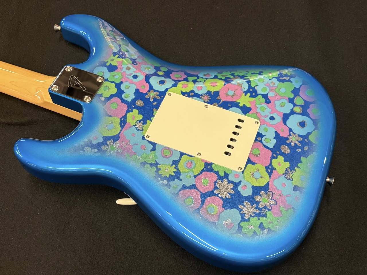 【✨超希少✨】ワンオフ‼　ローズフラワー ストラトギター♥ Squier by Fender SONIC STRATOCASTER HT H Black エレキギター