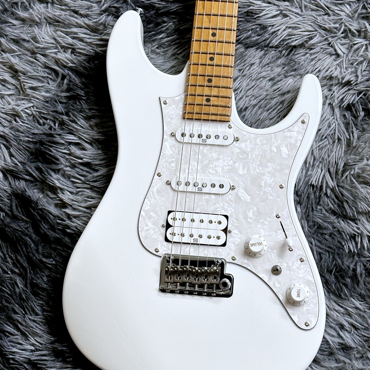 Ibanez Prestige AZ2204-PW (Pearl White) 【特価】【SPOTモデル