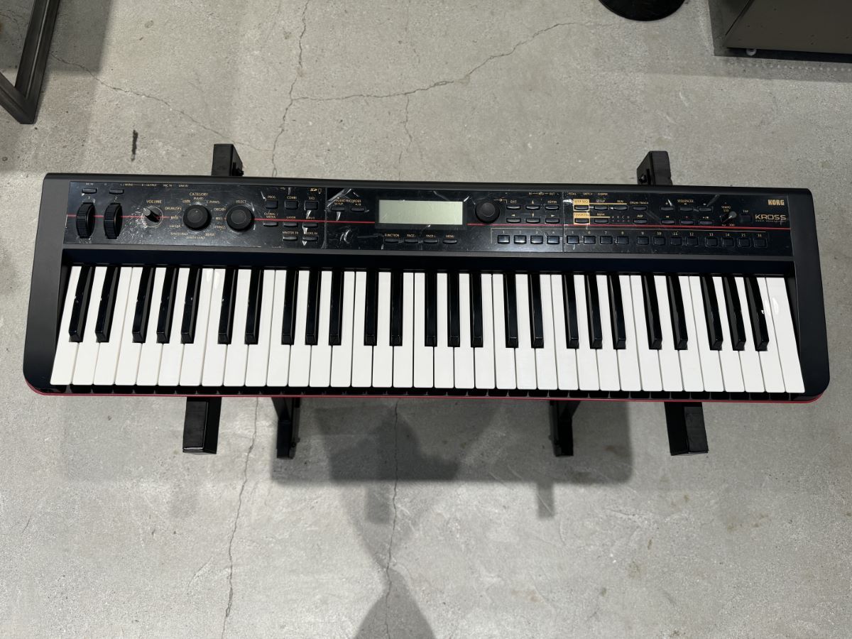 KORG KROSS-61 61鍵盤シンセサイザー 専用ケース・ペダル付属（中古/送料無料）【楽器検索デジマート】