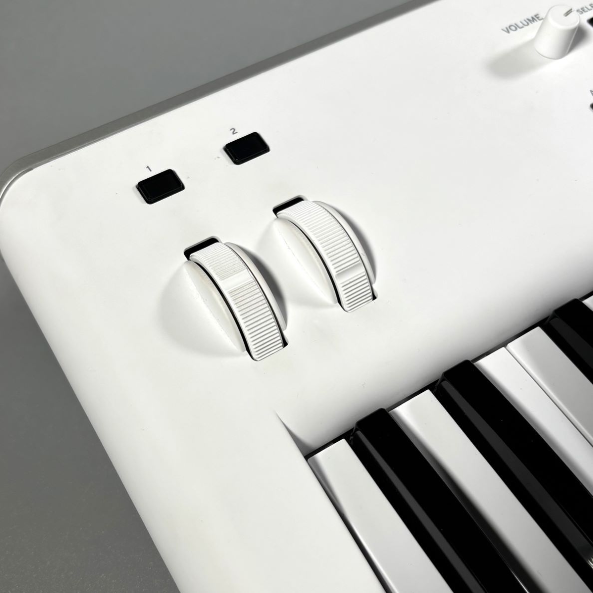 〖週末限定値下げ中〗KORG KROSS2-61 SCホワイトシンセサイザー 限定ホワイトカラー！【KORG】シンセサイザー KROSS2-61-SC 入荷