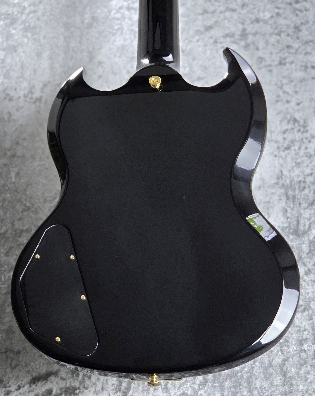 Gibson SG Standard '61 Maestro Vibrola T-Type Ebony Gold Hardware