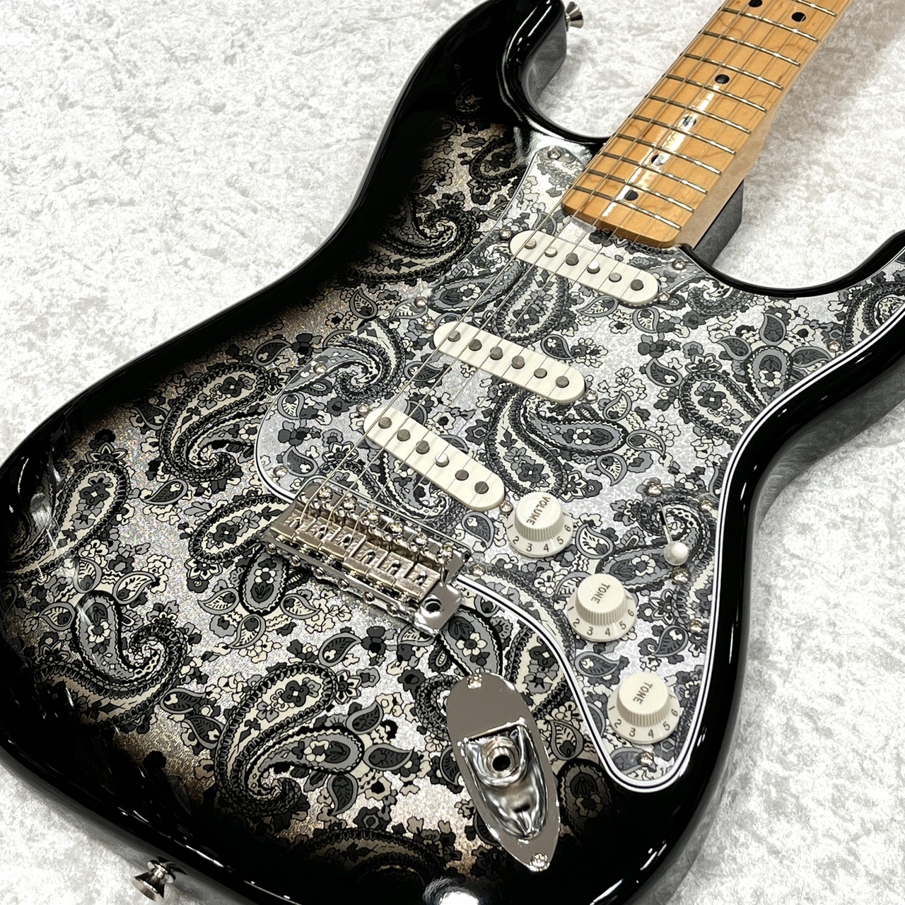 Fender Made in Japan Limited Stratocaster Black Paisley