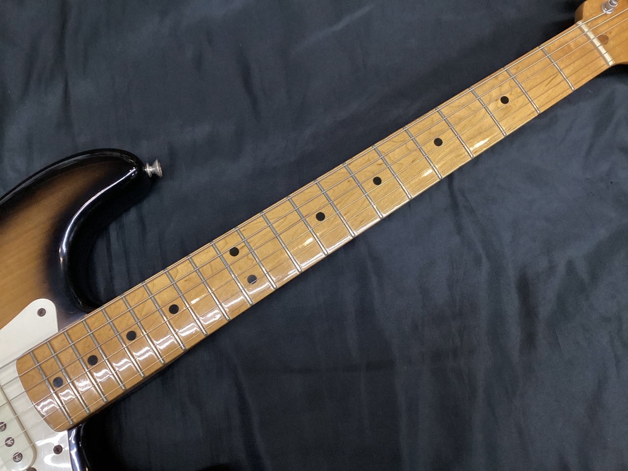 Fender USA American Vintage 57 Stratocaster 2-Color Sunburst Fender USA American Vintage 57 Stratocaster 2-Color Sunburst