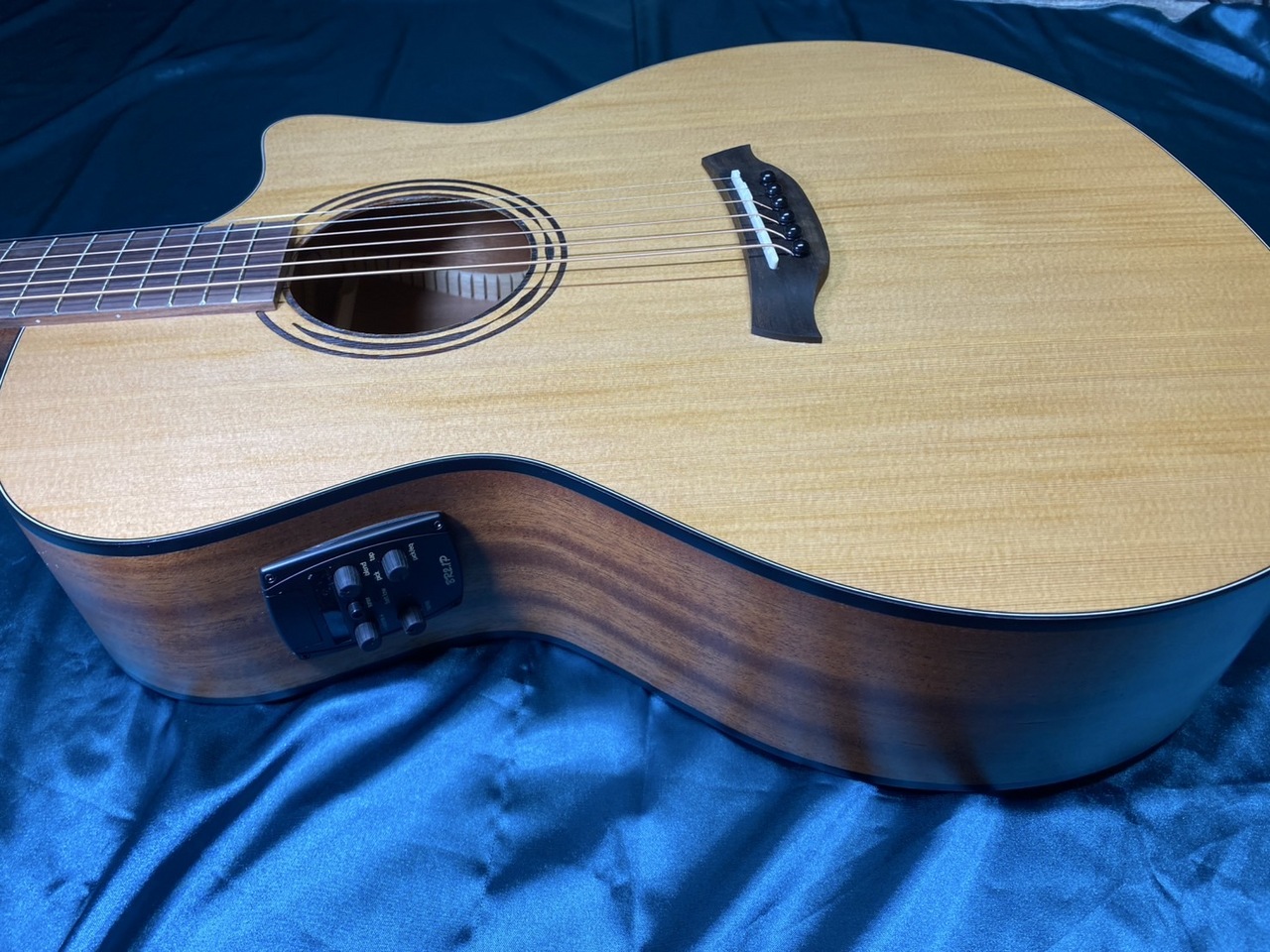 Baton Rouge AR11C / ACE（新品）【楽器検索デジマート】